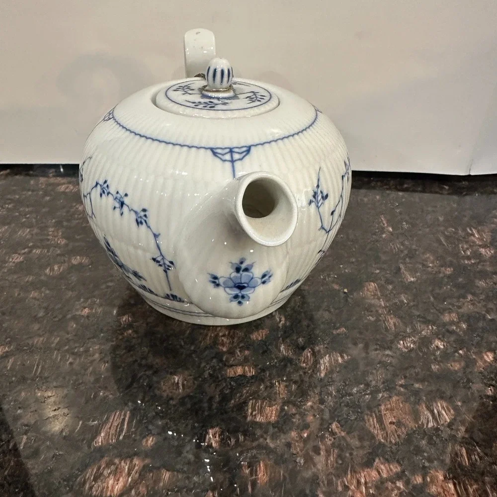 VTG Wallendorf 1764 Blue White Porcelain Teapot Germany Handarbeit Floral RARE